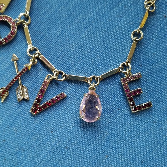 💌❤️Betsey Johnson "LOVE" Bracelet - NWOT❤️💌 - Picture 1 of 11